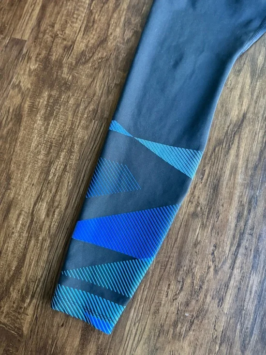 Nike Black Leggings with Kentucky Blue Graphic Lower Legs - Picture 3 of 11